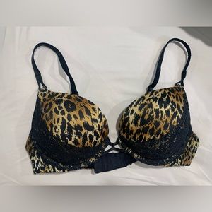 2 Victoria Secret bombshell bras, both 34A